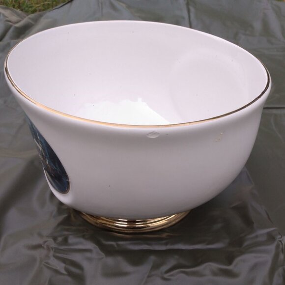 Kinkade bowl - Picture 2 of 4